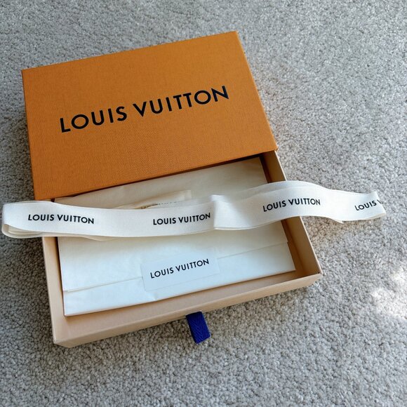 BRAND NEW LOUIS VUITTON BOX, RIBBON, ETC. - Picture 5 of 5